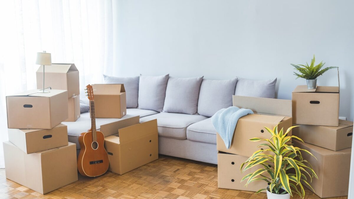 reasons decluttering helps your house sell faster